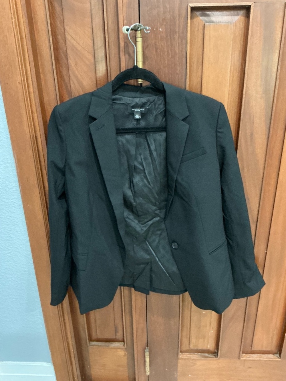 Ann Taylor: Classic Black Single-Button Tailored Blazer